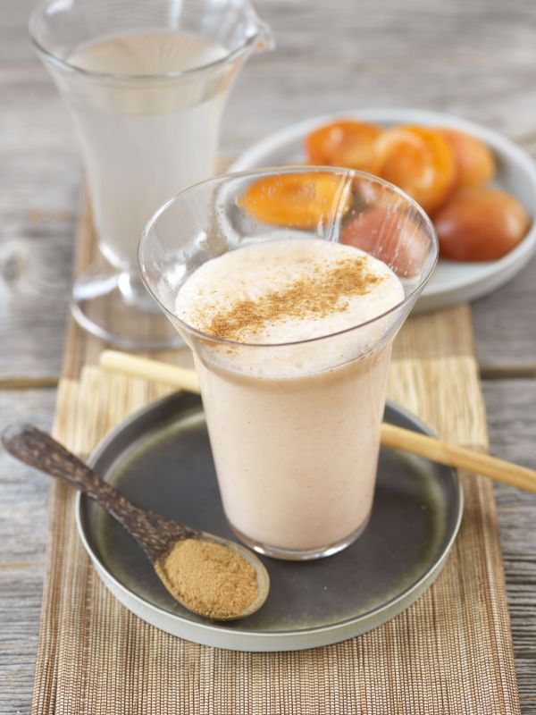 Lassi à l'eau de coco et à l'abricot Lassi à l'eau de coco et à l'abricot